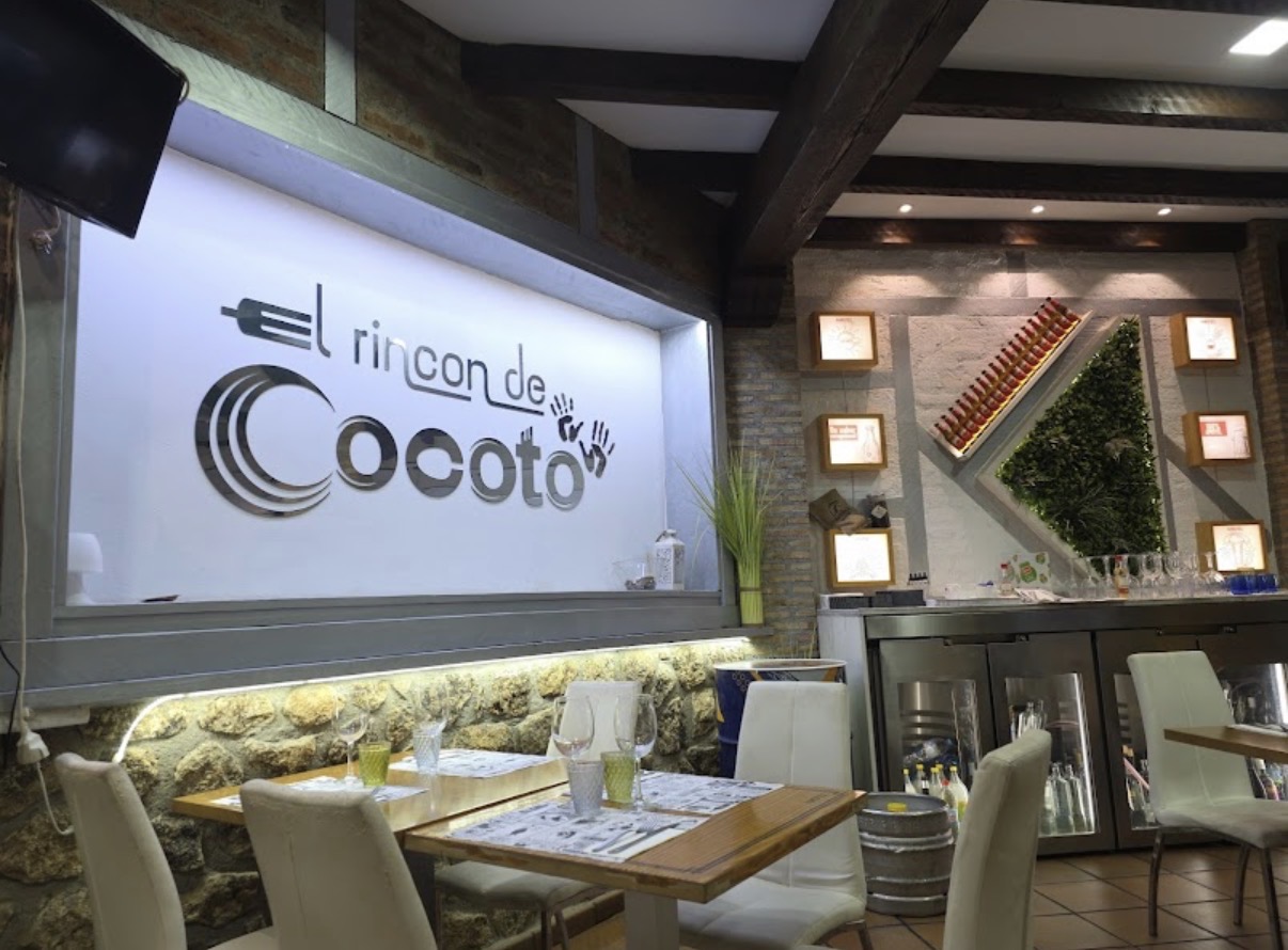 Salón preparado para una celebración en El Rincón de Cocoto